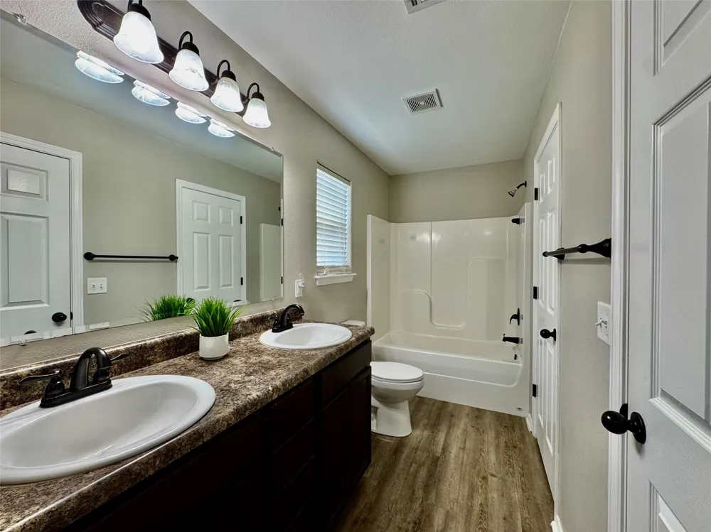 9215 S 253rd EastAvenue Broken Arrow, OK 74014