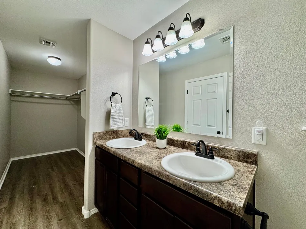 9215 S 253rd EastAvenue Broken Arrow, OK 74014