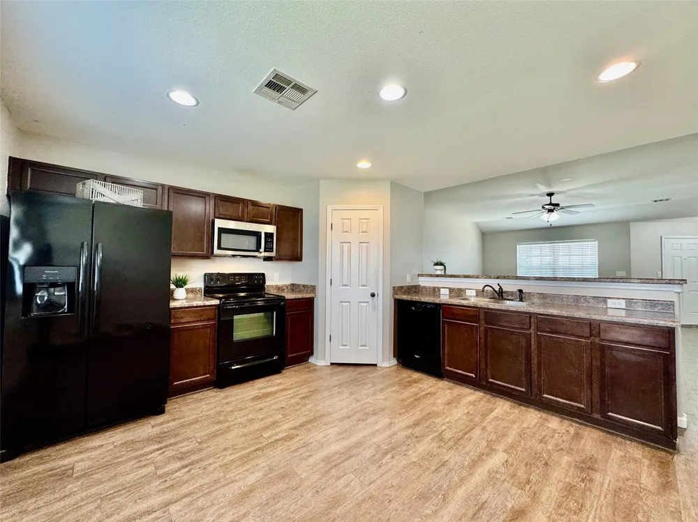 9215 S 253rd EastAvenue Broken Arrow, OK 74014