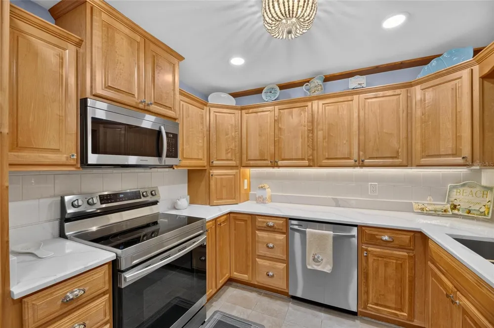 1516 NEW BEDFORD DRIVE Sun City Center, FL 33573