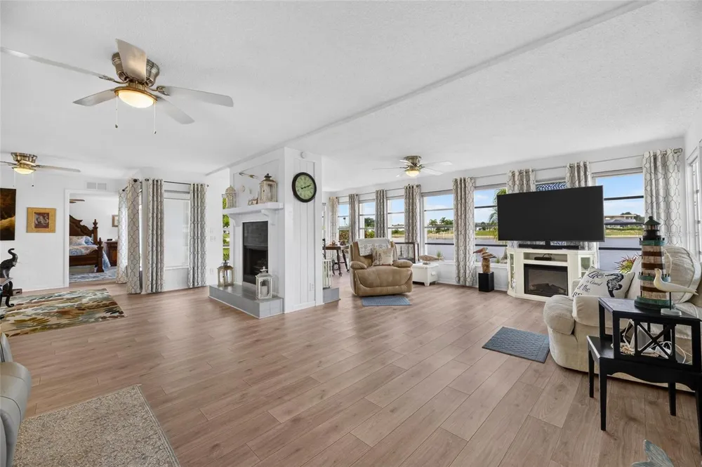 1516 NEW BEDFORD DRIVE Sun City Center, FL 33573