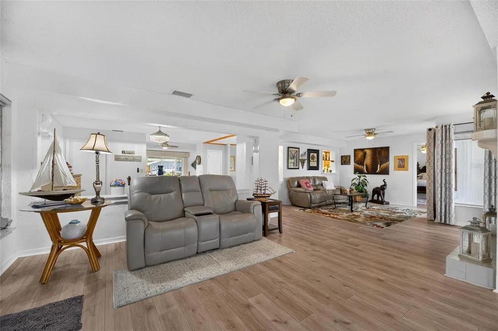 1516 NEW BEDFORD DRIVE Sun City Center, FL 33573