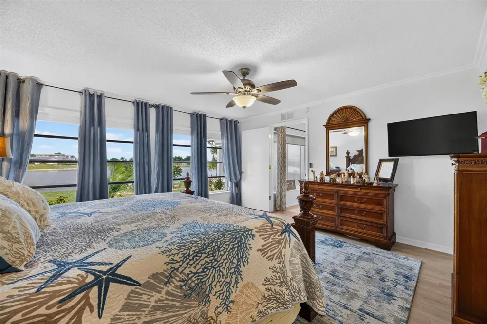 1516 NEW BEDFORD DRIVE Sun City Center, FL 33573
