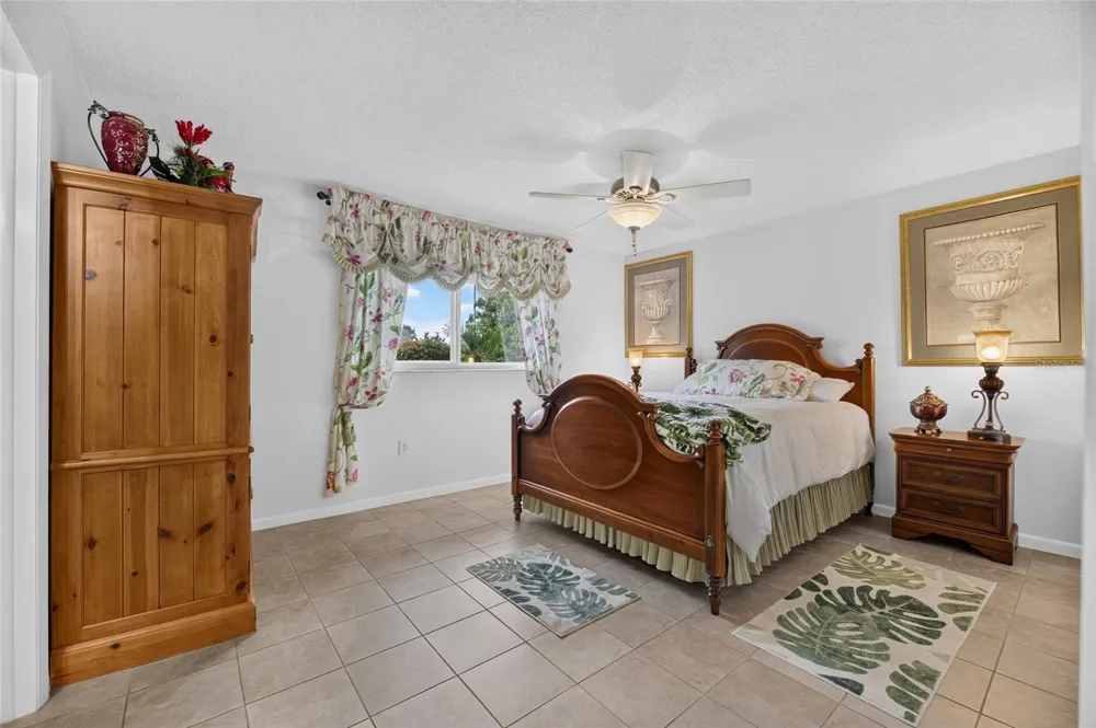 1516 NEW BEDFORD DRIVE Sun City Center, FL 33573