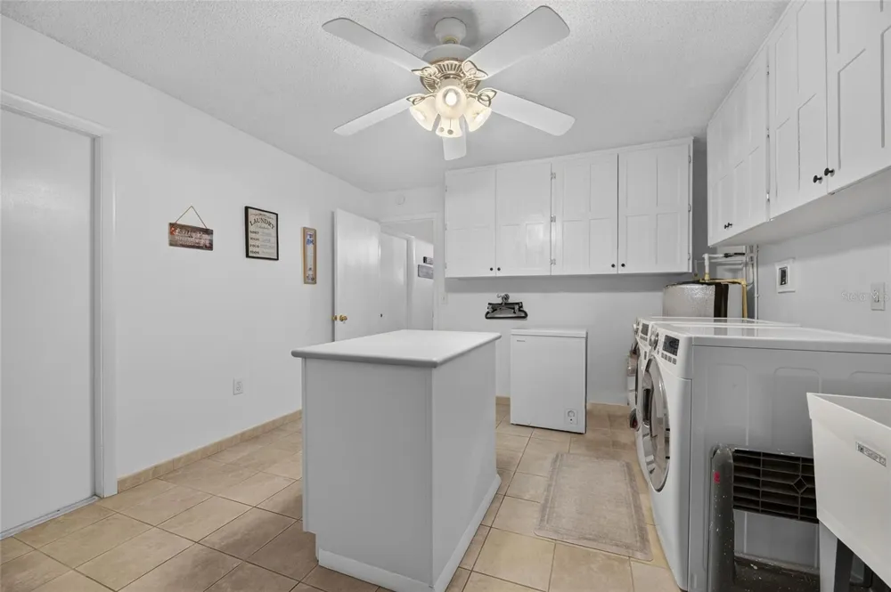 1516 NEW BEDFORD DRIVE Sun City Center, FL 33573