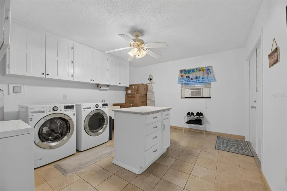 1516 NEW BEDFORD DRIVE Sun City Center, FL 33573