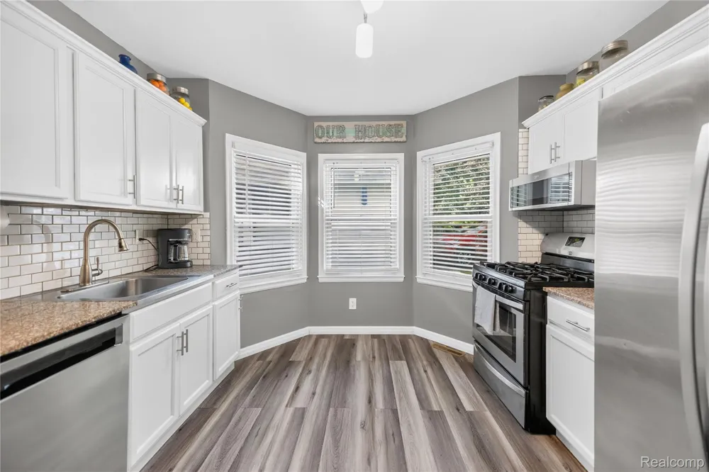 25478 6th Street Grosse Ile Township, MI 48138