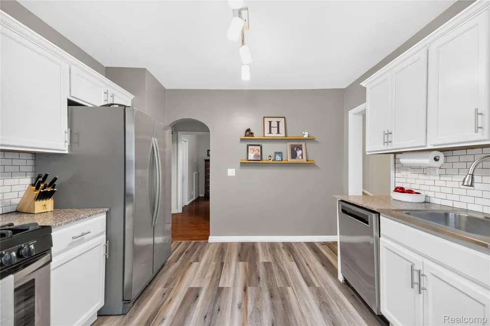 25478 6th Street Grosse Ile Township, MI 48138