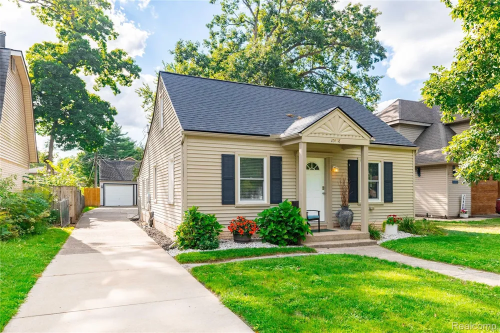 25478 6th Street Grosse Ile Township, MI 48138