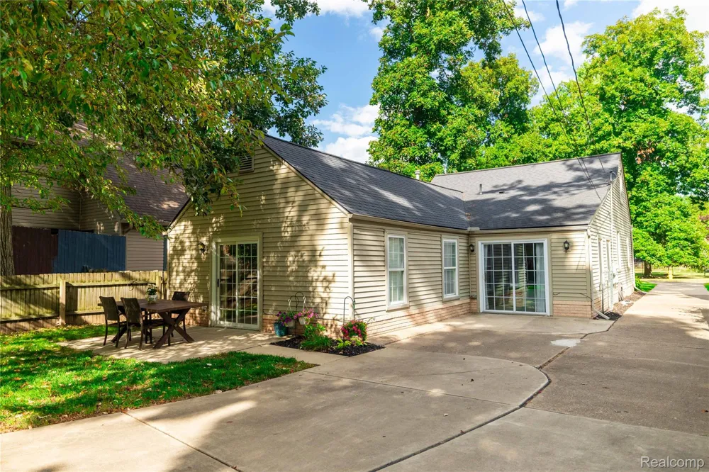 25478 6th Street Grosse Ile Township, MI 48138