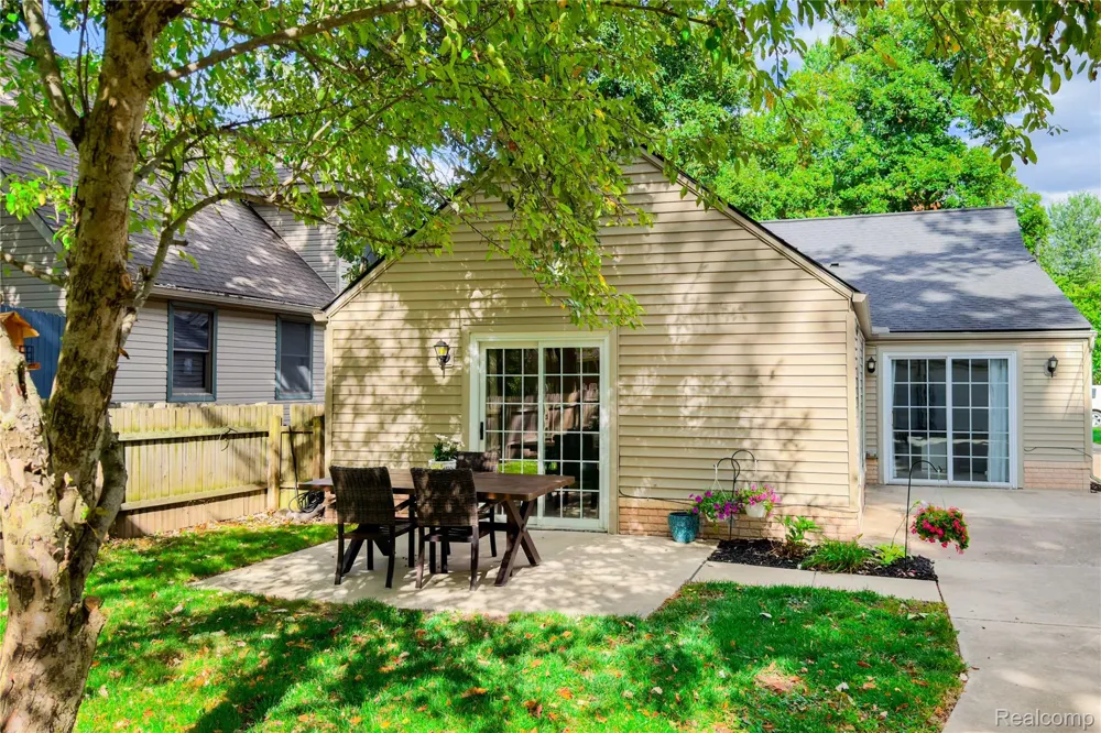 25478 6th Street Grosse Ile Township, MI 48138