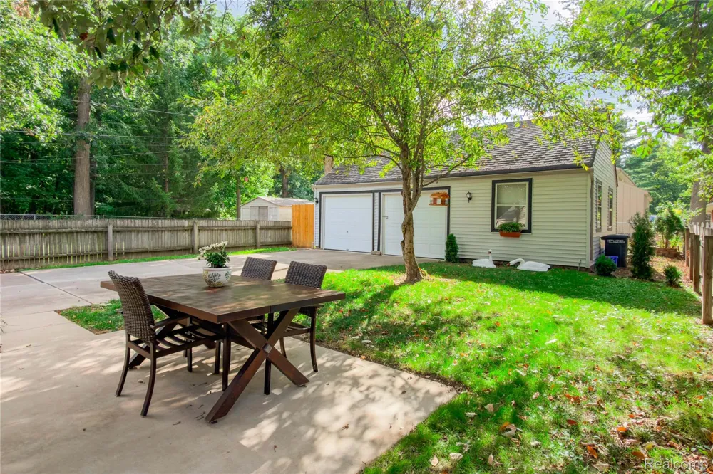 25478 6th Street Grosse Ile Township, MI 48138