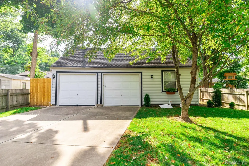 25478 6th Street Grosse Ile Township, MI 48138