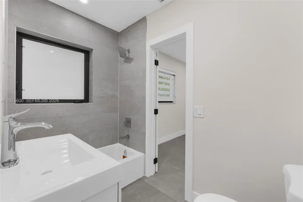 345 Sarto Ave #1 Coral Gables, FL 33134