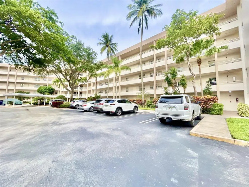 3800 OAKS CLUBHOUSE DRIVE #311 Pompano Beach, FL 33069
