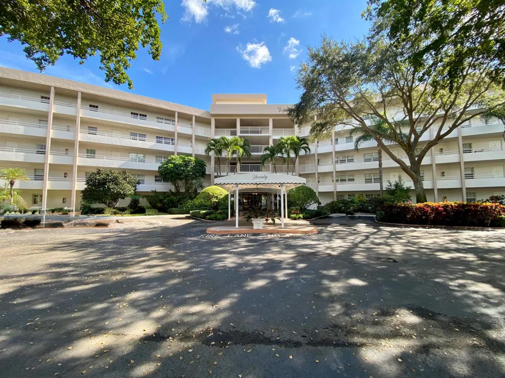 3800 OAKS CLUBHOUSE DRIVE #311 Pompano Beach, FL 33069