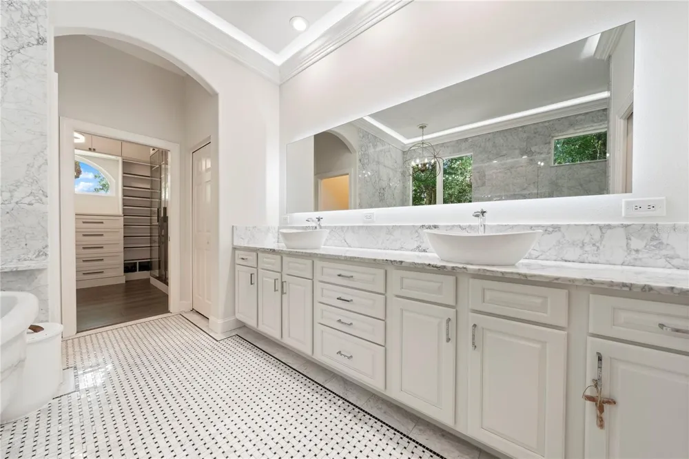 2805 BERWICK DRIVE Tarpon Springs, FL 34688