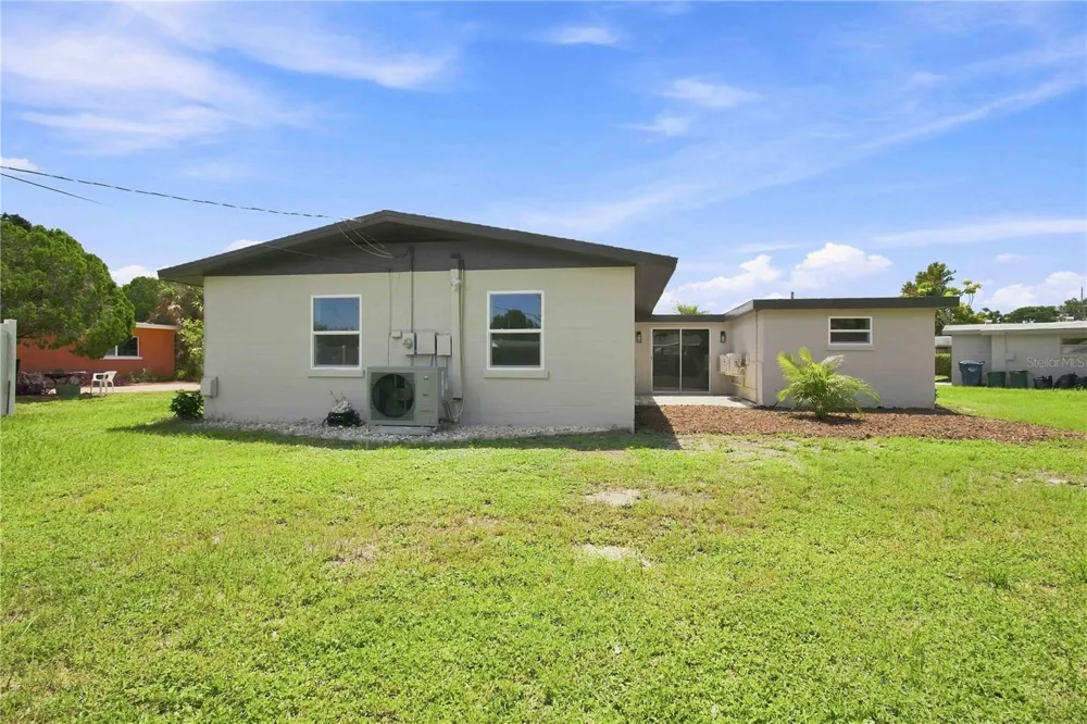 2057 GARDEN PARKWAY Bradenton, FL 34205