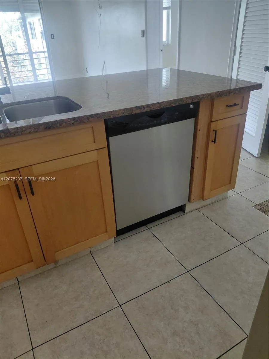 5495 NW 10th Ct #304 Plantation, FL 33313