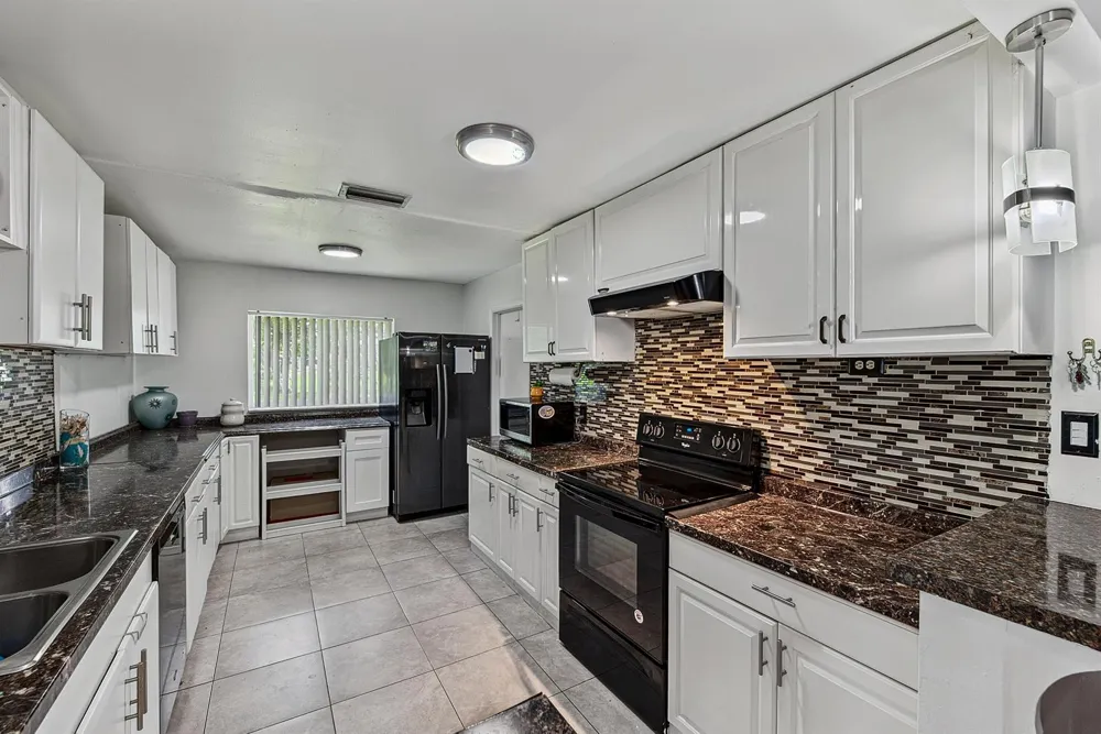 7190 NW 10TH COURT Margate, FL 33063