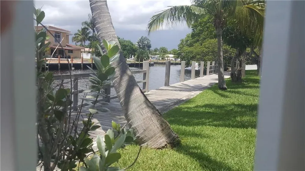 101 SE 6TH AVENUE #11 Pompano Beach, FL 33060
