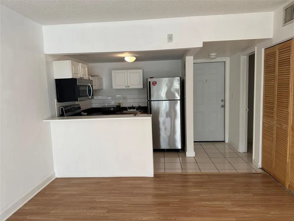 101 SE 6TH AVENUE #11 Pompano Beach, FL 33060