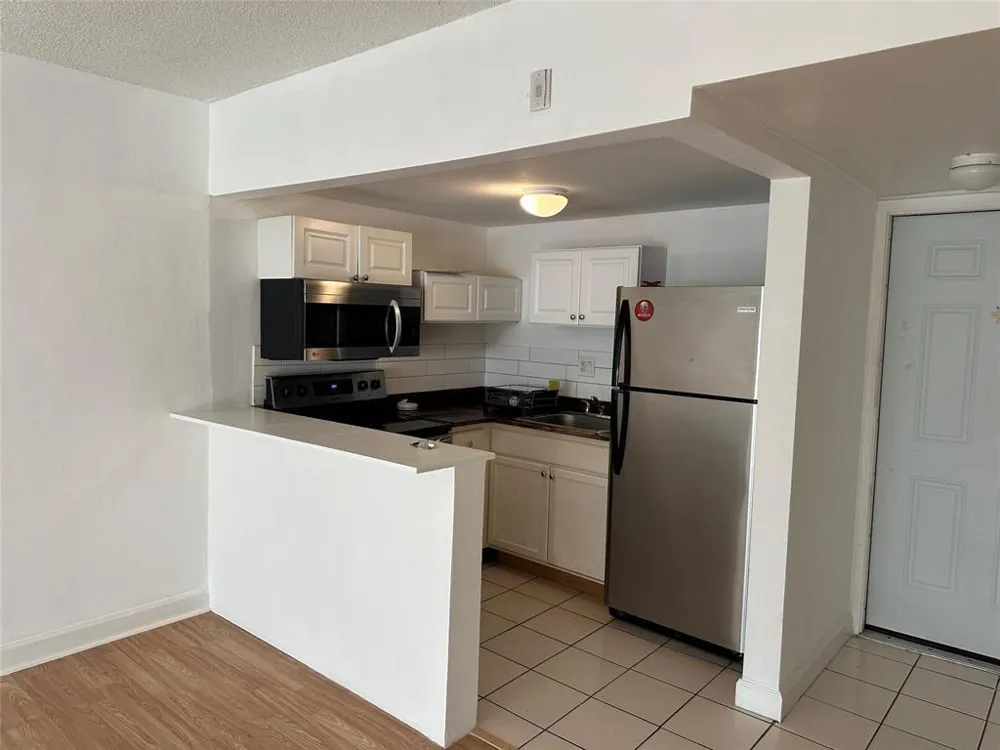 101 SE 6TH AVENUE #11 Pompano Beach, FL 33060
