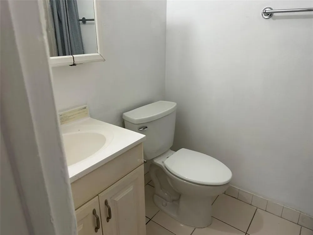 101 SE 6TH AVENUE #11 Pompano Beach, FL 33060