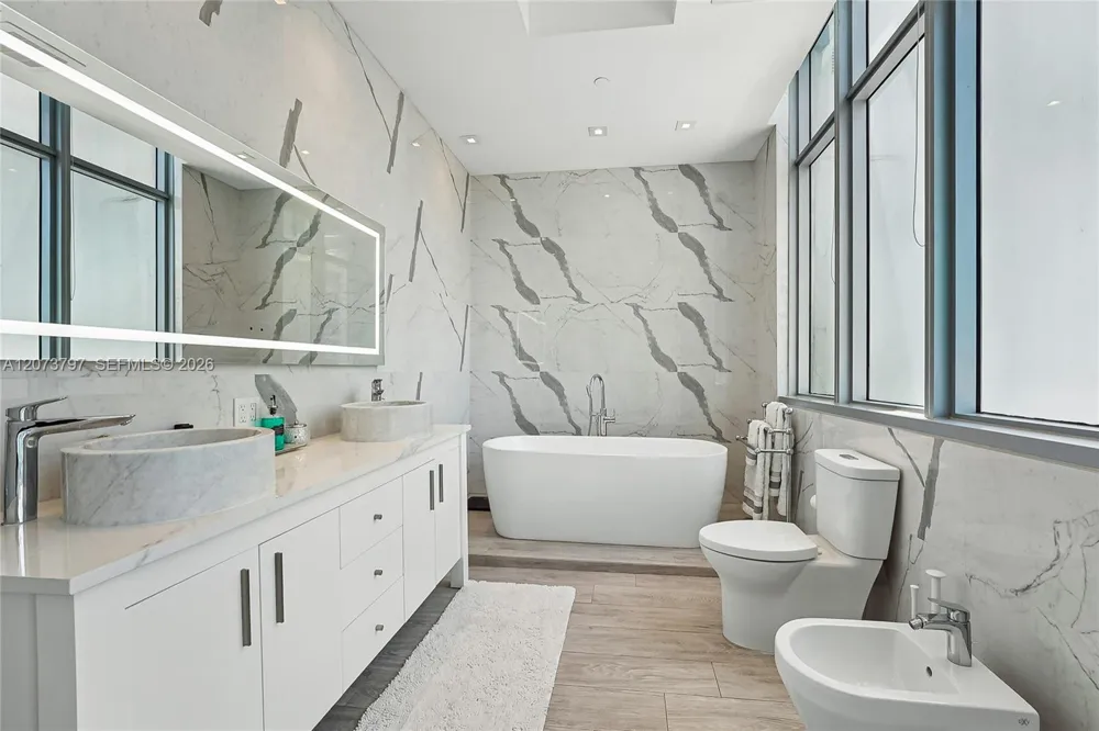 1331 Brickell Bay Dr #611 Miami, FL 33131