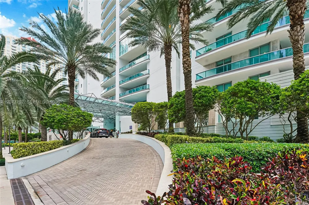 1331 Brickell Bay Dr #611 Miami, FL 33131