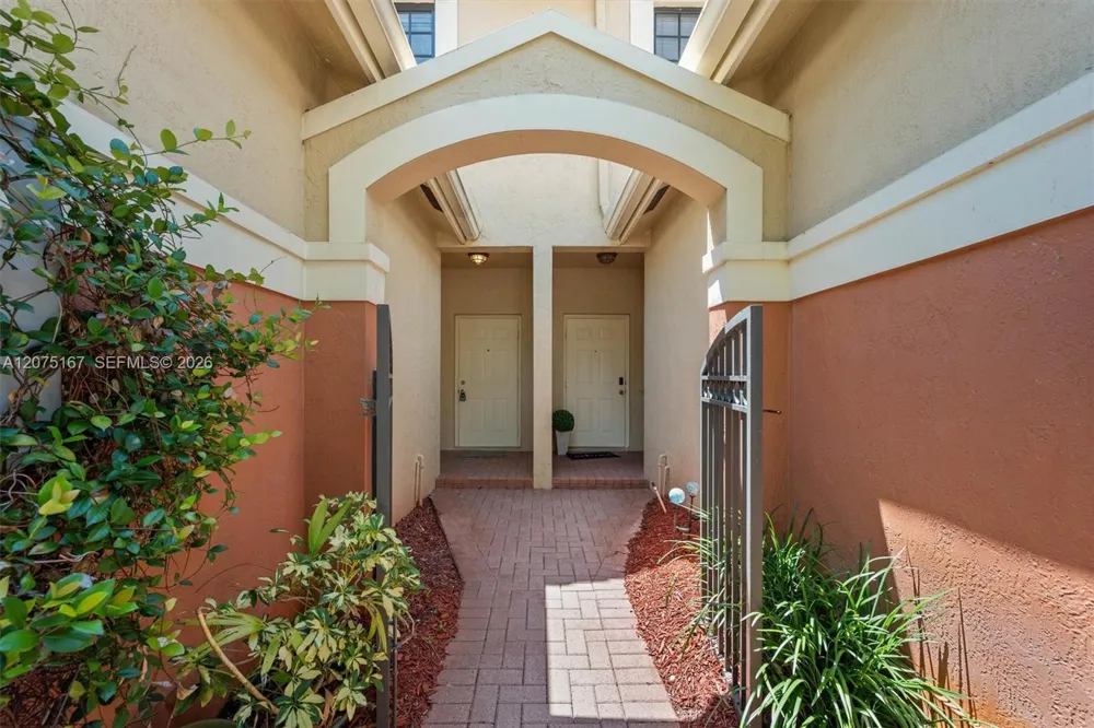 3810 Tree Top Dr Weston, FL 33332