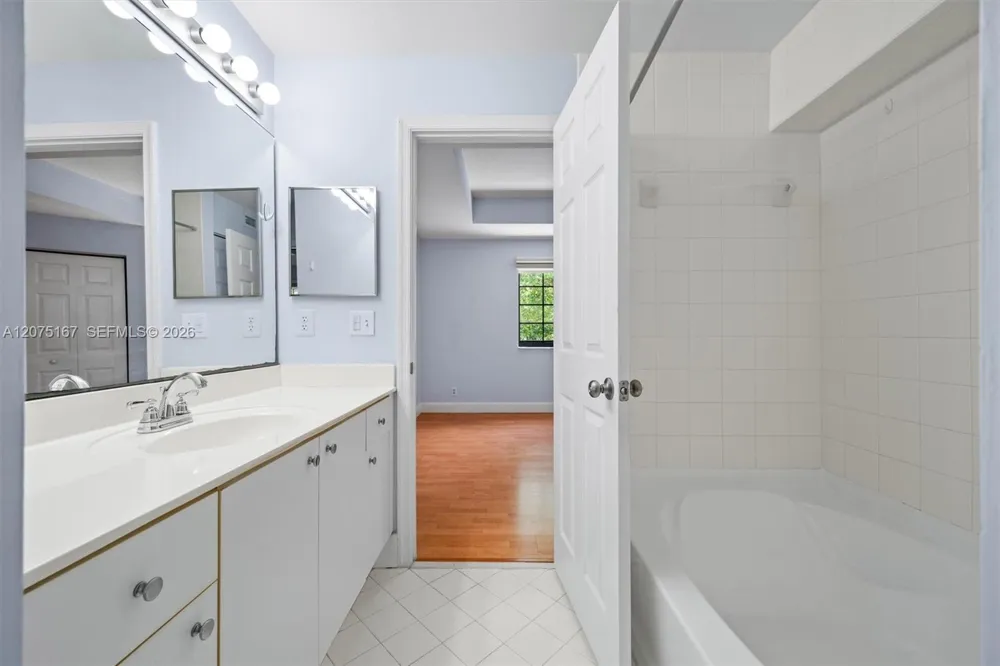 3810 Tree Top Dr Weston, FL 33332