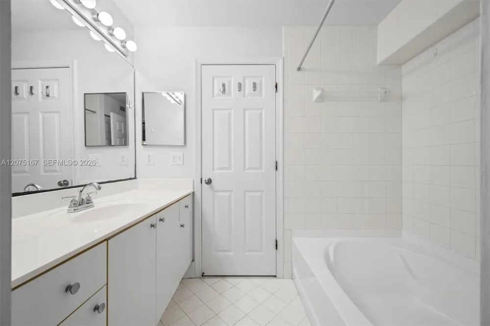 3810 Tree Top Dr Weston, FL 33332