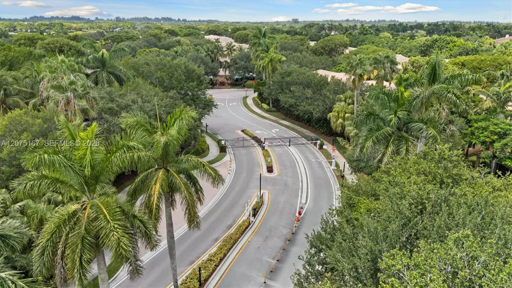 3810 Tree Top Dr Weston, FL 33332