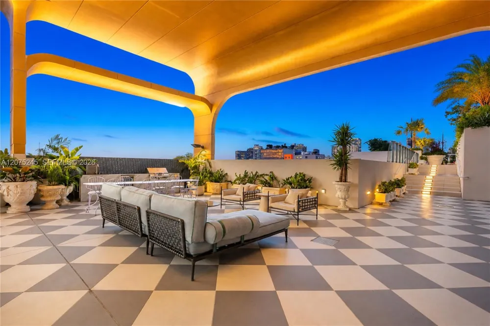 2700 NW 2nd Ave #302 Miami, FL 33127