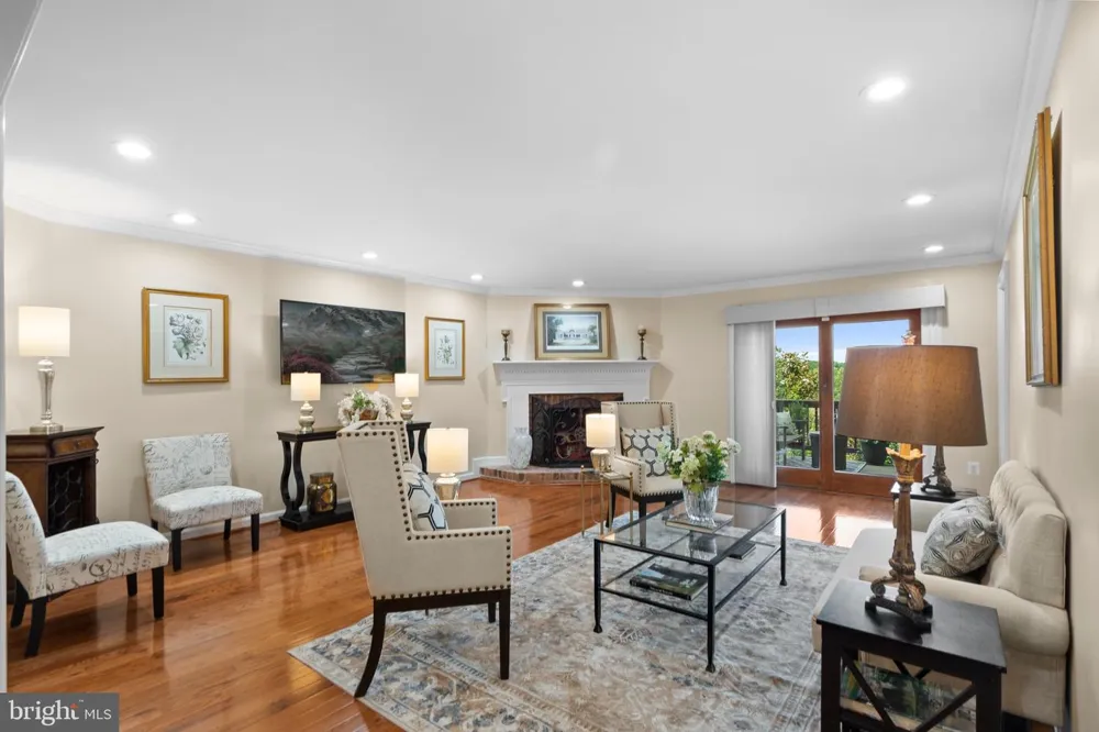 6320 MANCHESTER WAY Alexandria, VA 22304