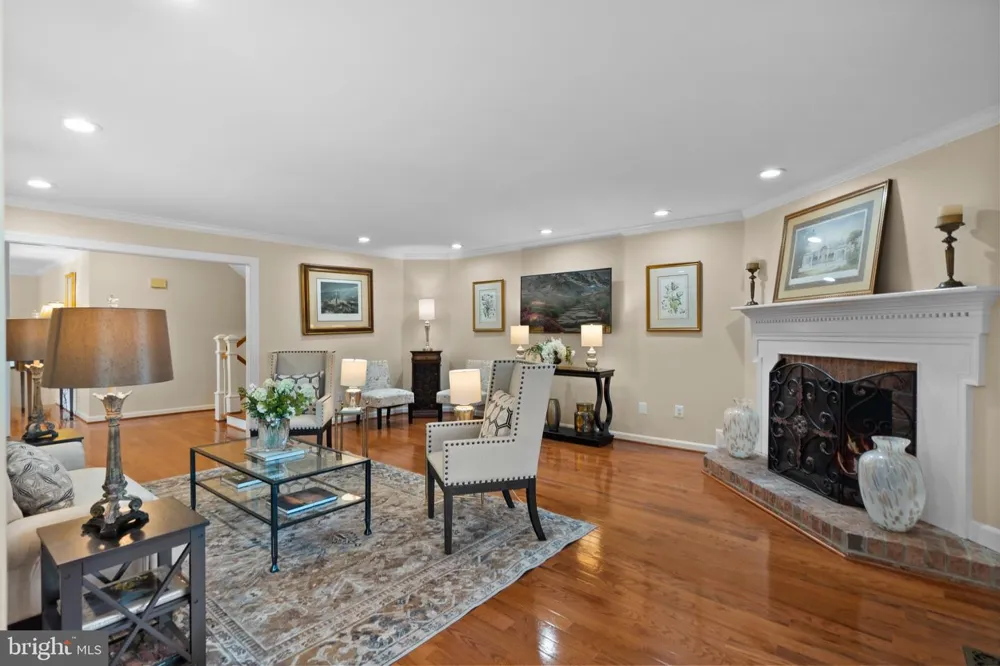 6320 MANCHESTER WAY Alexandria, VA 22304