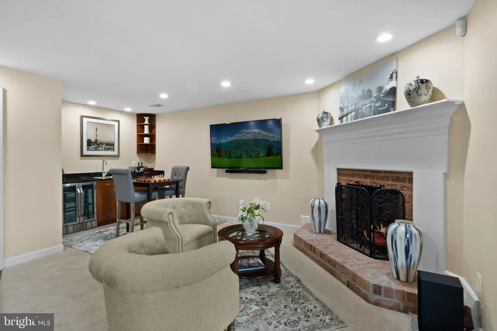 6320 MANCHESTER WAY Alexandria, VA 22304