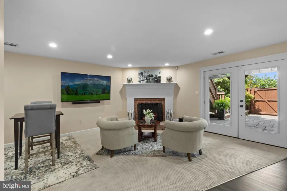 6320 MANCHESTER WAY Alexandria, VA 22304