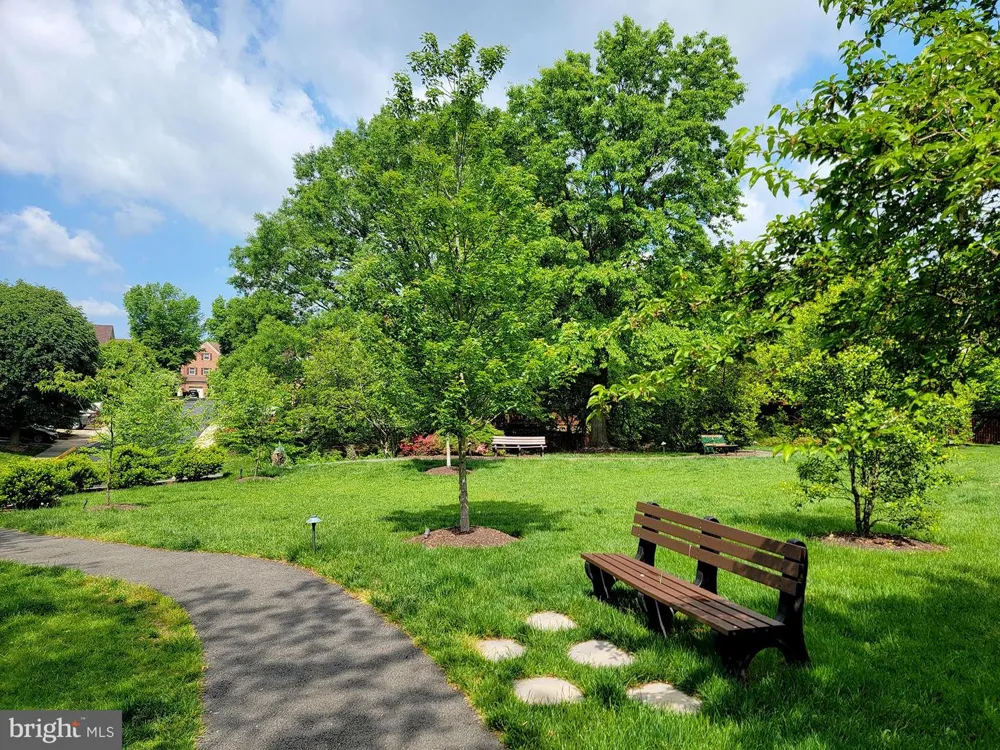 6320 MANCHESTER WAY Alexandria, VA 22304