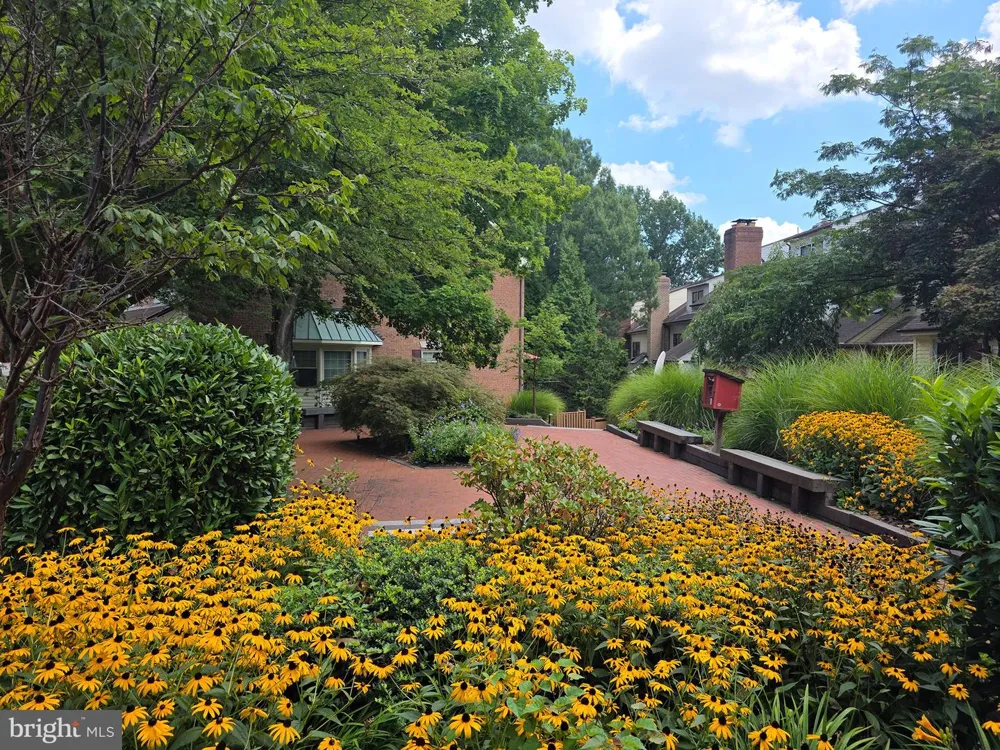 6320 MANCHESTER WAY Alexandria, VA 22304