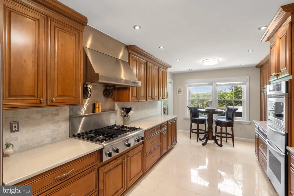 6320 MANCHESTER WAY Alexandria, VA 22304