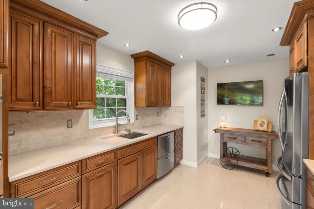 6320 MANCHESTER WAY Alexandria, VA 22304