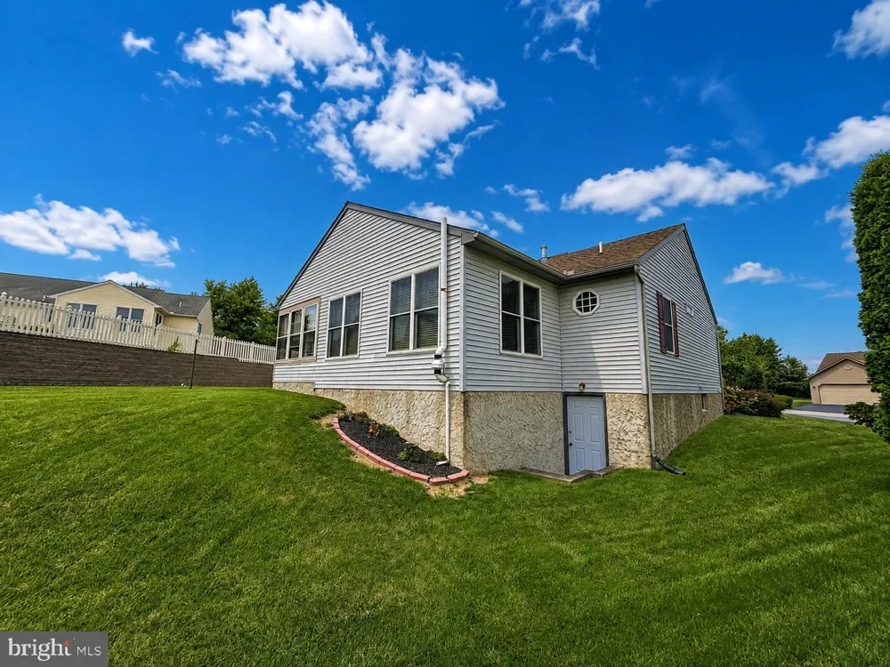 68 SPRINGHOUSE DRIVE Myerstown, PA 17067