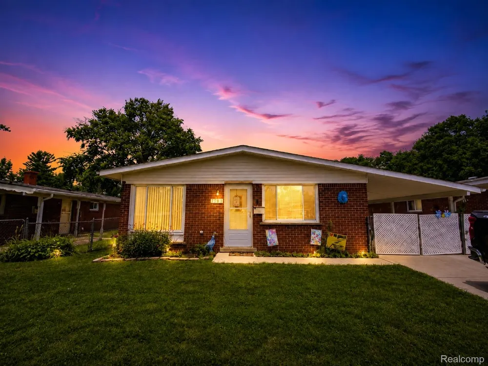 7541 Harrison Street Westland City, MI 48185