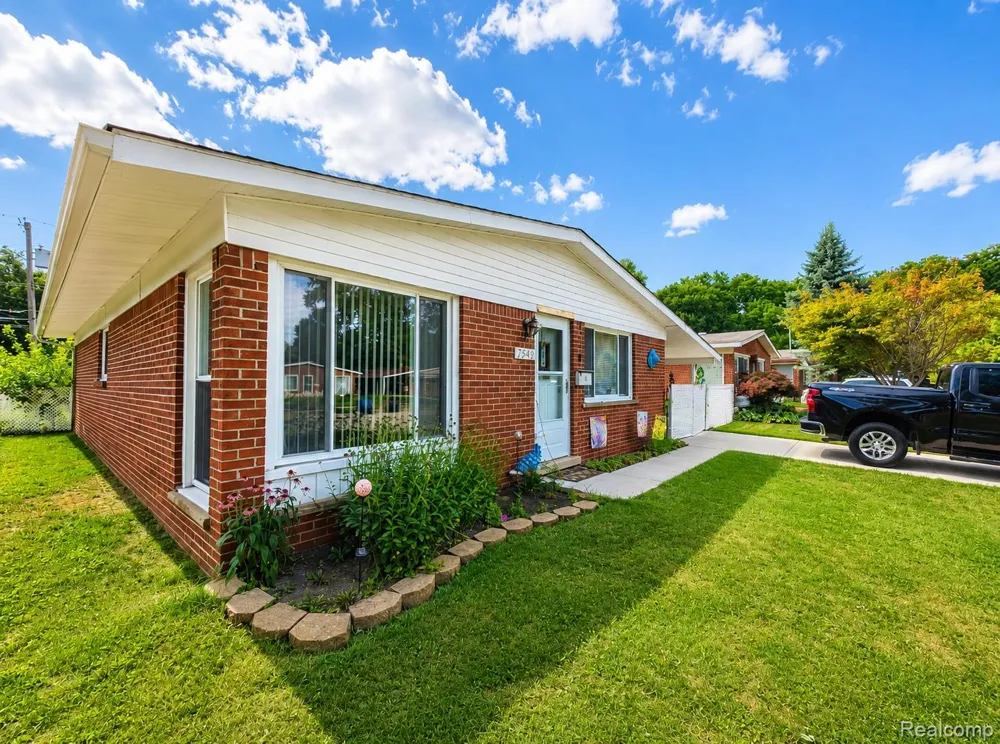 7541 Harrison Street Westland City, MI 48185