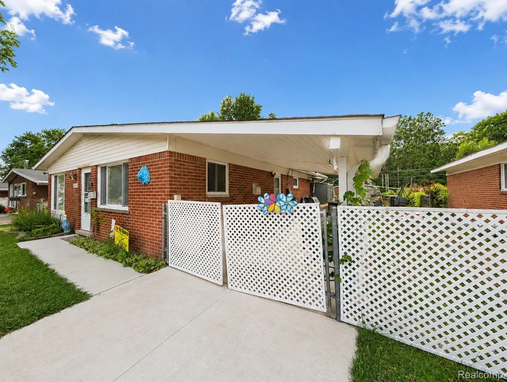 7541 Harrison Street Westland City, MI 48185