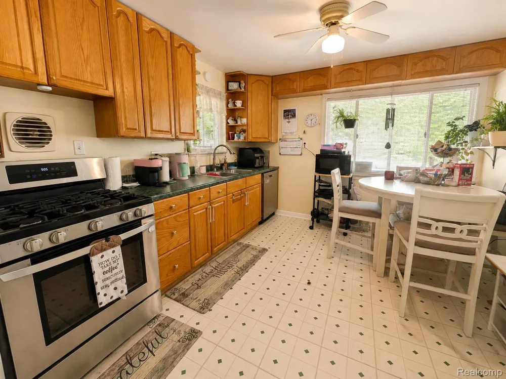 7541 Harrison Street Westland City, MI 48185