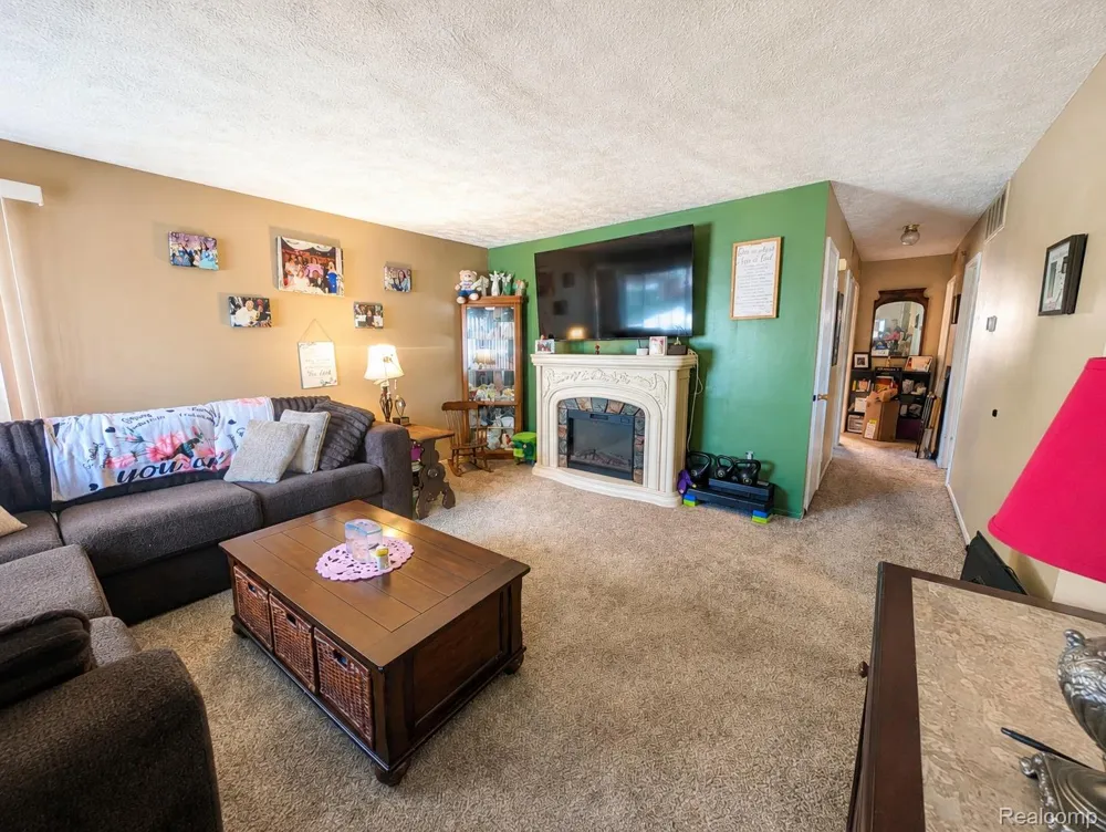 7541 Harrison Street Westland City, MI 48185