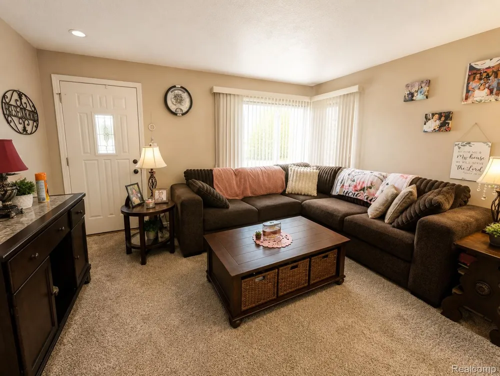 7541 Harrison Street Westland City, MI 48185